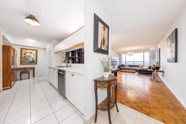 100 Upper Madison AVE #2601, Toronto C07, ON M2N 6M4