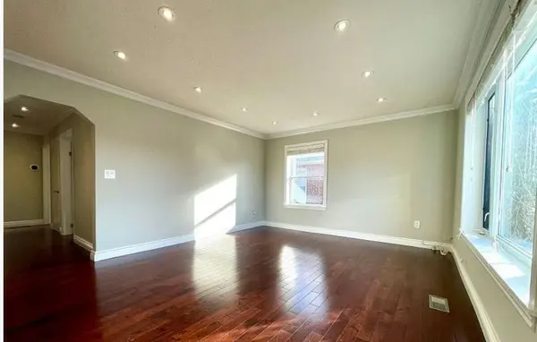 69 Ellington DR #(Main), Toronto E04, ON M1R 3Y2