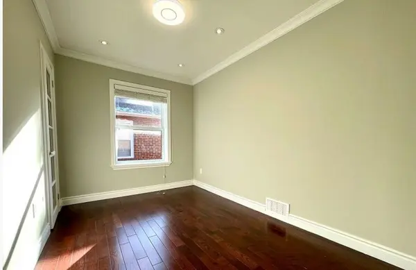 69 Ellington DR #(Main), Toronto E04, ON M1R 3Y2