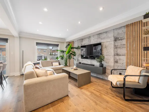 14 Booth ST, Bradford West Gwillimbury, ON L3Z 0A3