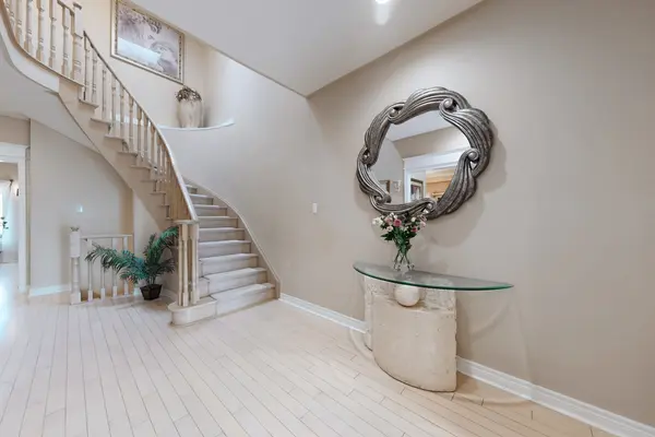 338 Mcbride CRES, Newmarket, ON L3X 2W3