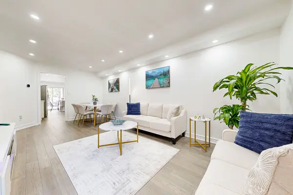 46 October LN, Aurora, ON L4G 6Z9