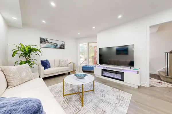 46 October LN, Aurora, ON L4G 6Z9