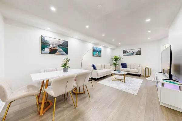 46 October LN, Aurora, ON L4G 6Z9