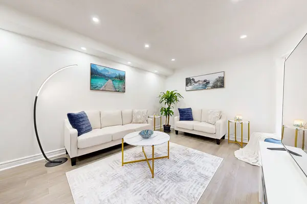 46 October LN, Aurora, ON L4G 6Z9