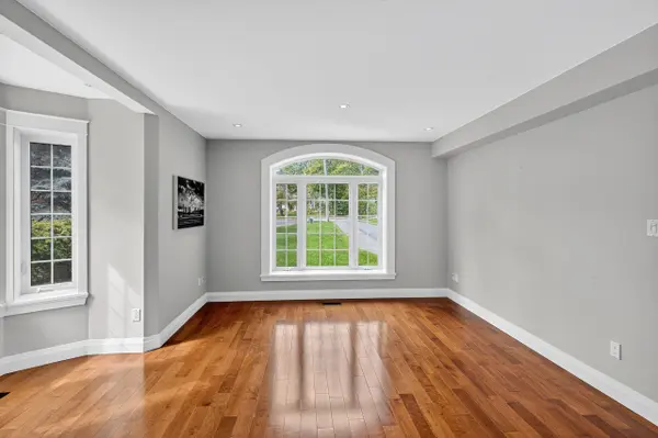 105 Duckworth ST, Barrie, ON L4M 3V9