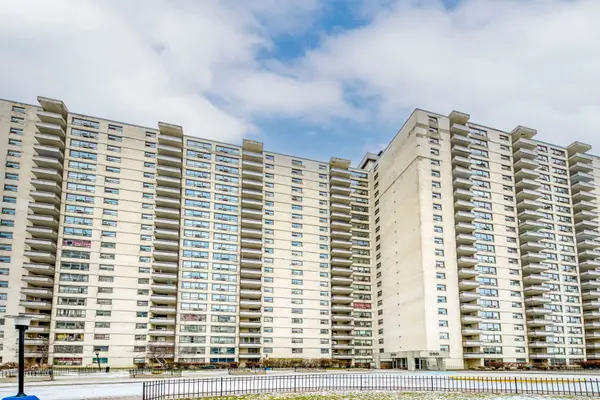 390 Dixon RD #413, Toronto W09, ON M9R 1T4