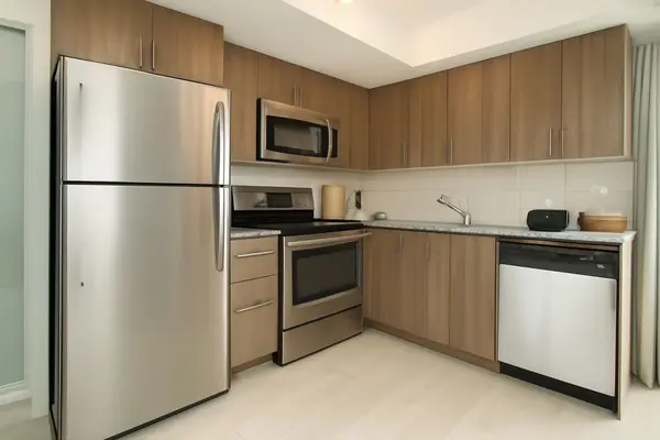 3091 Dufferin ST #1303, Toronto W04, ON M6A 0C4