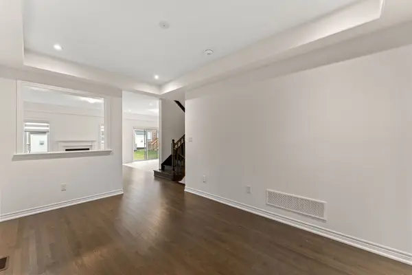 3909 Koenig RD E, Burlington, ON L7M 0Z9