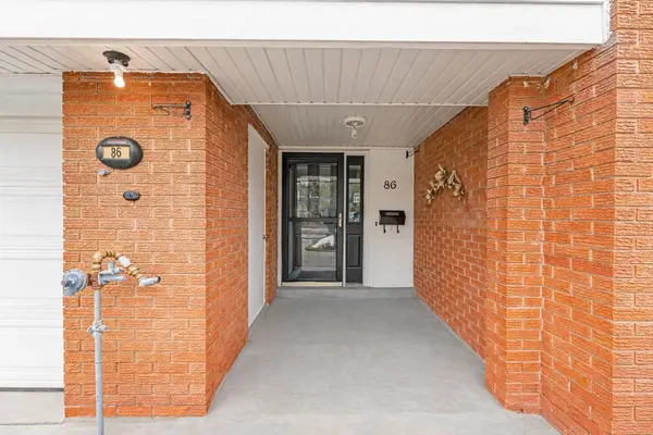 86 Overlea DR, Kitchener, ON N2M 1T1