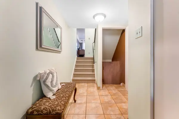 86 Overlea DR, Kitchener, ON N2M 1T1