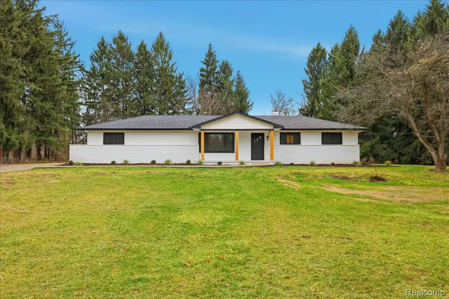 3643 Noble RD, Addison Township, MI 48370