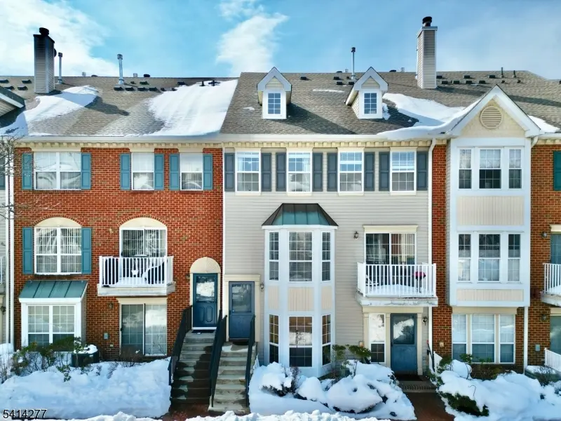 31 Dogwood St, Jersey City, NJ 07305