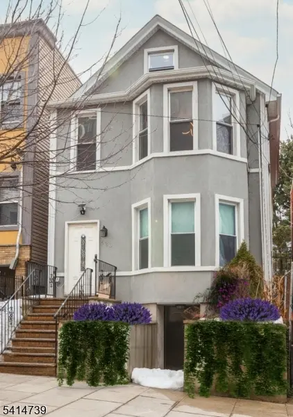 623 38Th St, Union City, NJ 07087