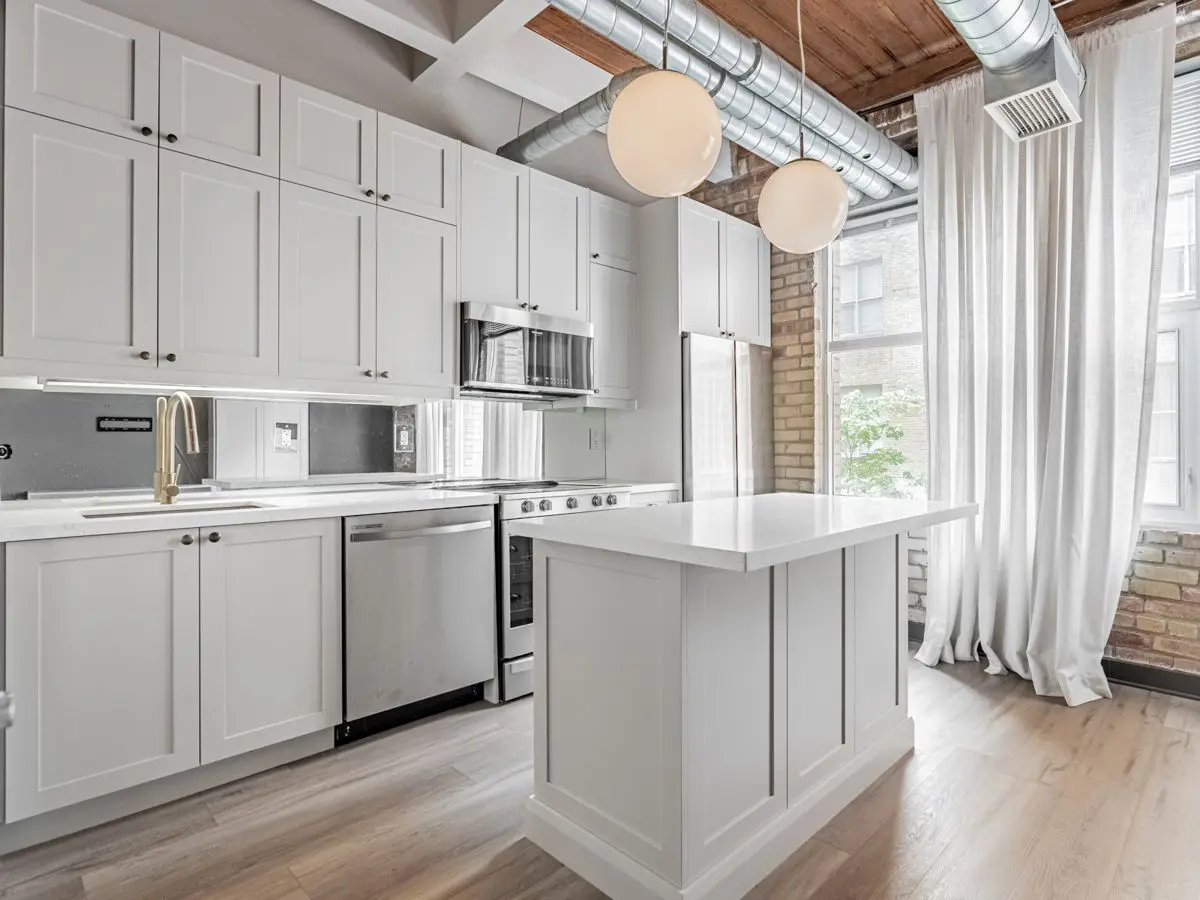 955 Queen ST #421, Toronto C01, ON M6J 3X5