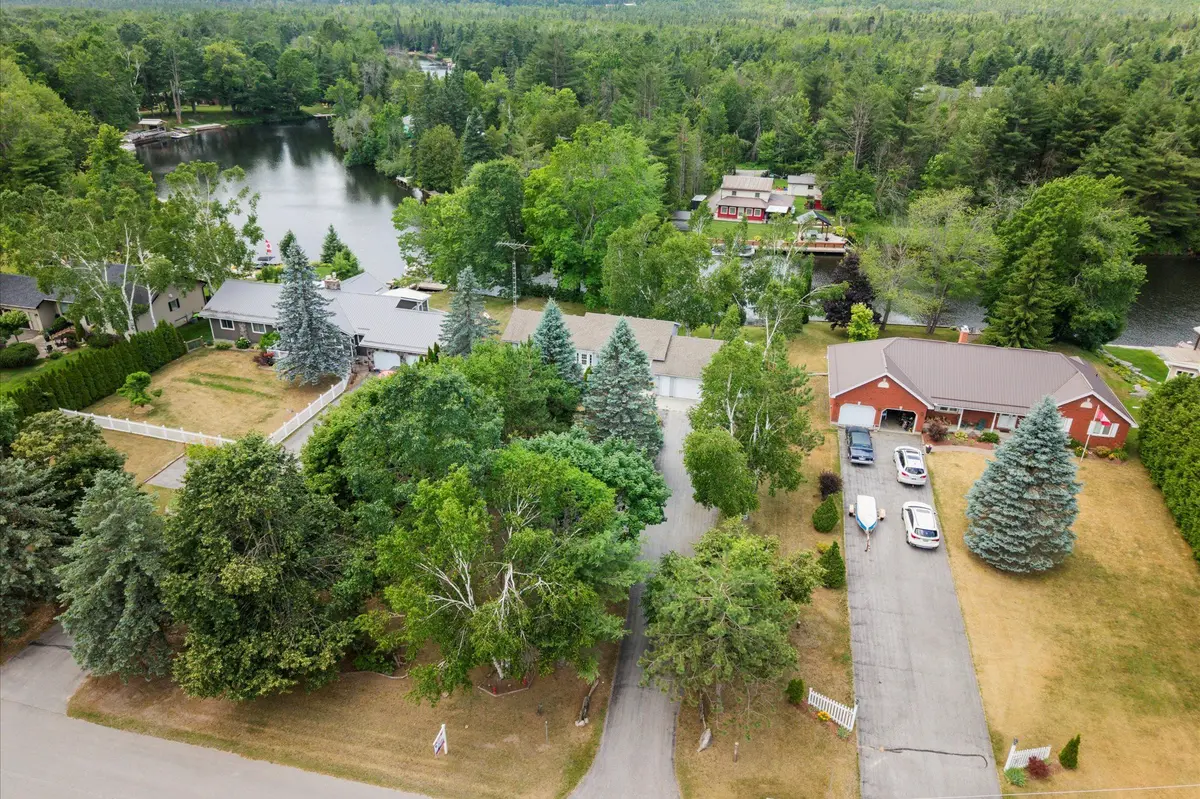 6 Evans DR, Kawartha Lakes, ON K0M 1N0