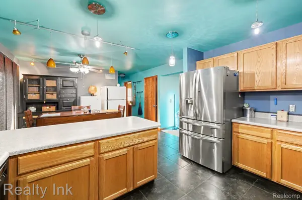 27132 Groveland ST, Madison Heights, MI 48071