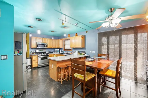 27132 Groveland ST, Madison Heights, MI 48071