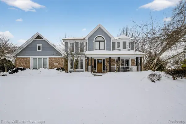 47707 Rochester DR, Novi, MI 48374