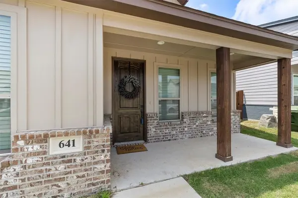 641 The Cottages Drive, Godley, TX 76044