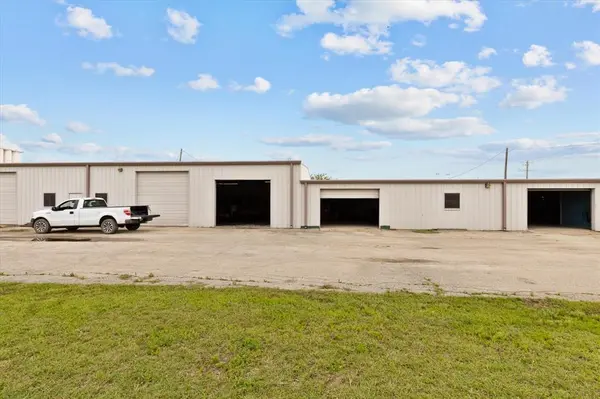 2305 N Main Street, Cleburne, TX 76033