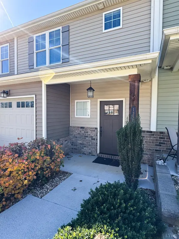 1225 Commonwealth CIR, Forest, VA 24551