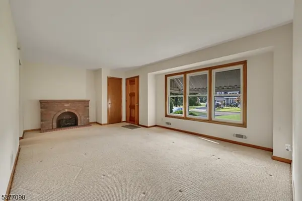 45 Amwell Rd, Millstone Boro, NJ 08844