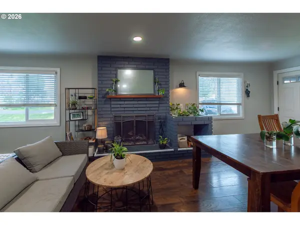 370 S 38TH ST, Springfield, OR 97478