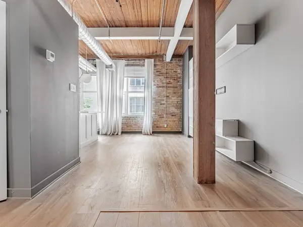 955 Queen ST #421, Toronto C01, ON M6J 3X5