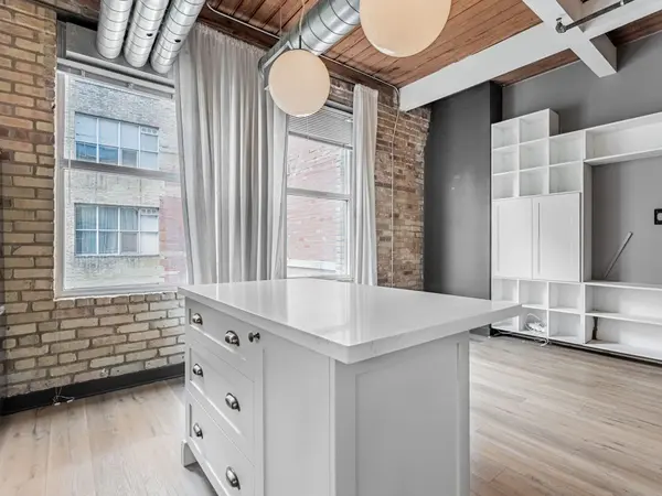 955 Queen ST #421, Toronto C01, ON M6J 3X5