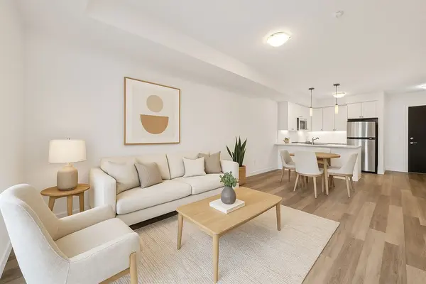 50 Lakebreeze DR #228, Clarington, ON L1B 0V9