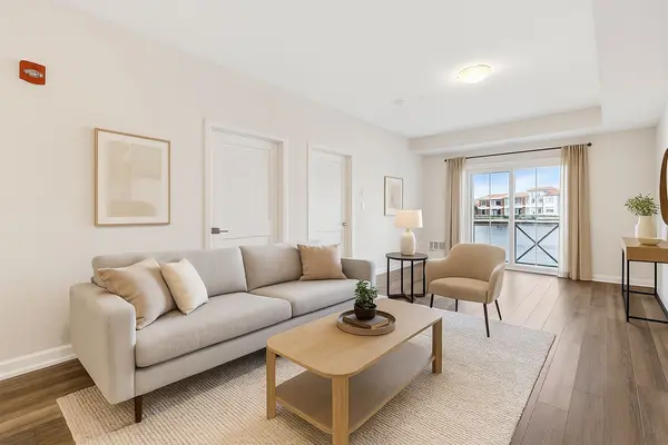 50 Lakebreeze DR #228, Clarington, ON L1B 0V9