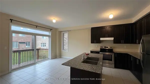 1915 Douglas Langtree DR, Oshawa, ON L1K 0Y6