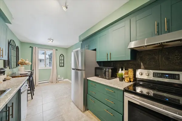 1360 Glenanna RD #10A, Pickering, ON L1V 2T5