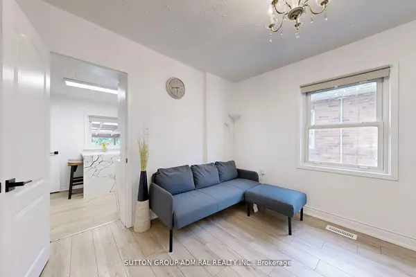 14 Spears ST, Toronto W03, ON M6N 3X7