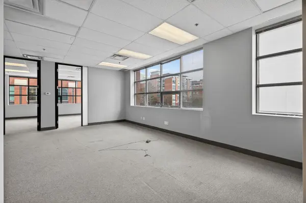 125 Lakeshore RD E #203, Mississauga, ON L5G 1E5