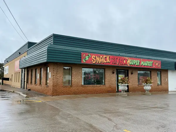 901 Lansdowne ST W #1, Peterborough, ON K9J 1Z5