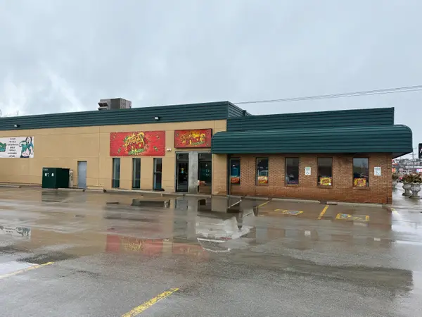 901 Lansdowne ST W #1, Peterborough, ON K9J 1Z5