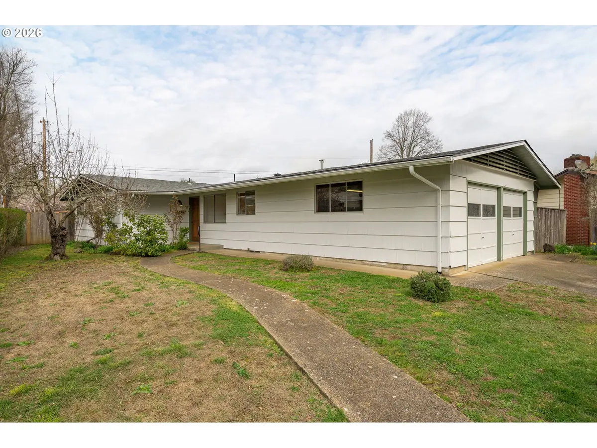 585 E 36TH AVE, Eugene, OR 97405