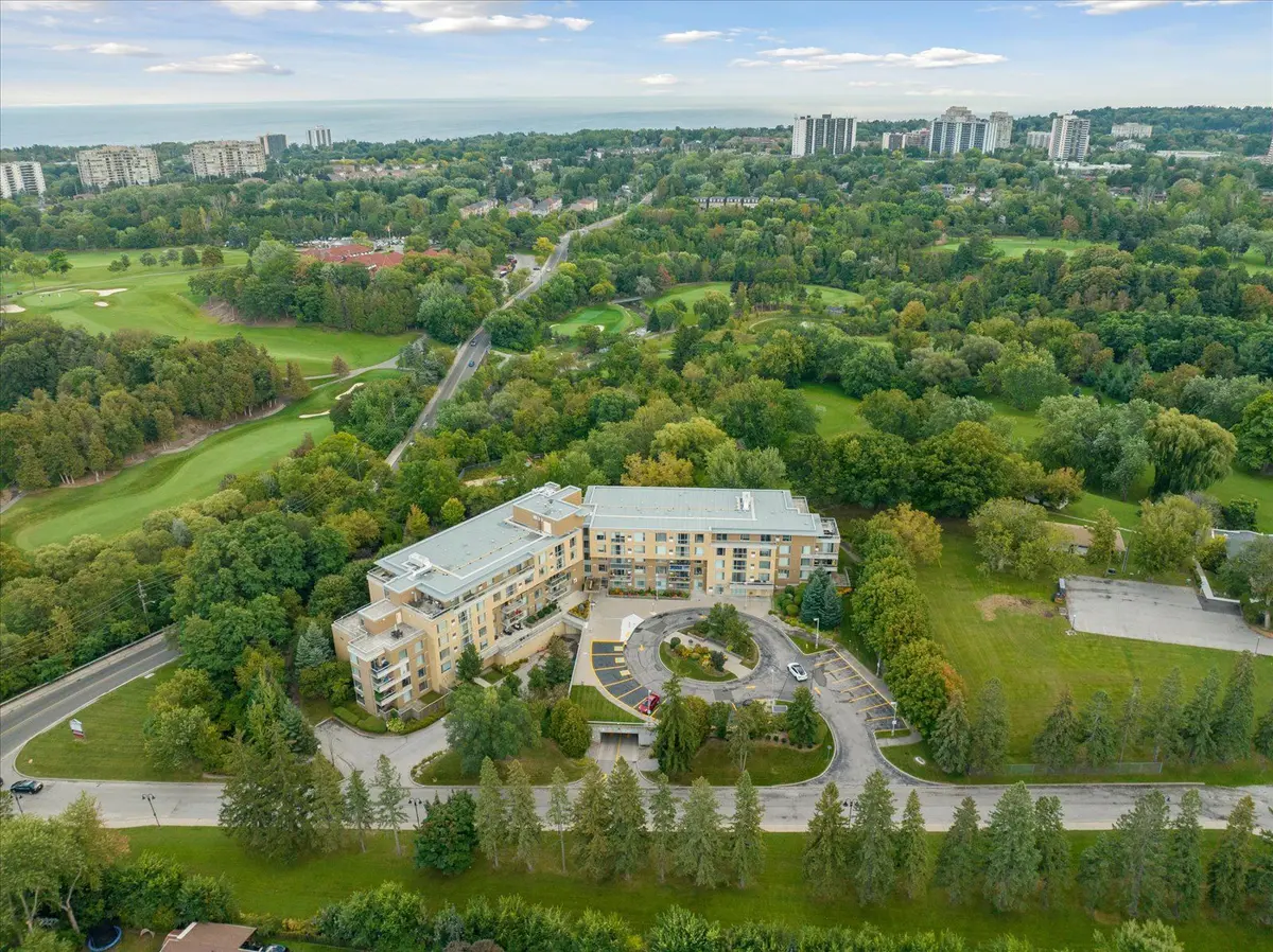 452 Scarborough Golf Club RD #513, Toronto E09, ON M1G 1H1