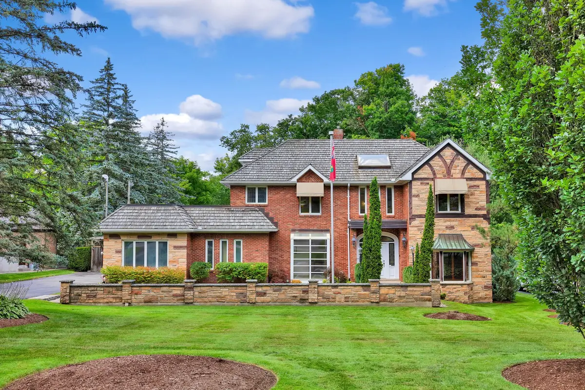 32 Maple Hill DR, Kitchener, ON N2M 2R8