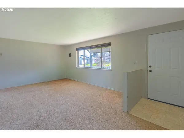 25031 WOODLAND AVE, Veneta, OR 97487