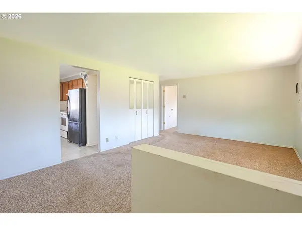 25031 WOODLAND AVE, Veneta, OR 97487