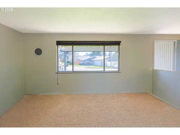 25031 WOODLAND AVE, Veneta, OR 97487