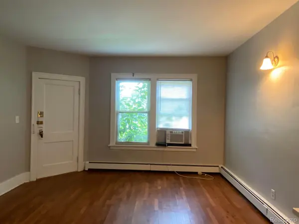 1127 BEACONSFIELD 1S AVE, Grosse Pointe Park, MI 48230