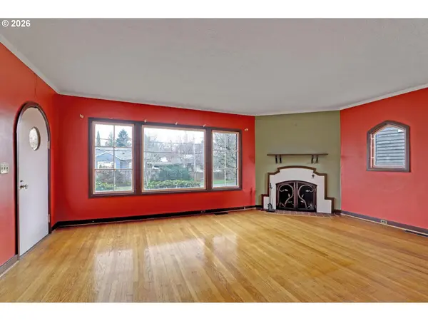 4212 E BURNSIDE ST, Portland, OR 97215