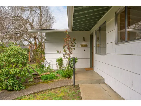 585 E 36TH AVE, Eugene, OR 97405