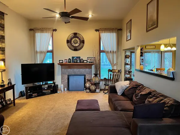 34521 Blue Spruce ST, Chesterfield Twp, MI 48047