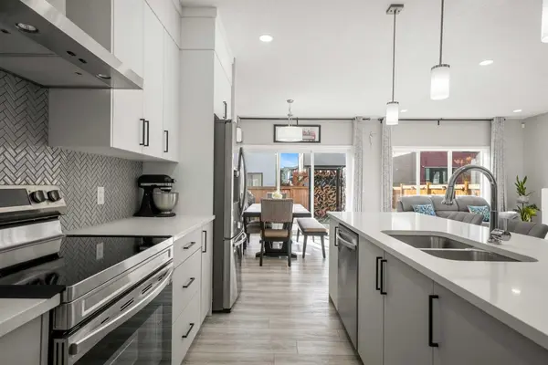 237 Walgrove BLVD SE, Calgary, AB T2X 5A9