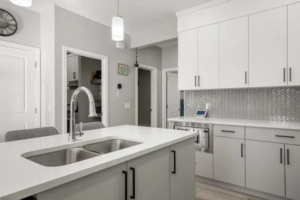 237 Walgrove BLVD SE, Calgary, AB T2X 5A9